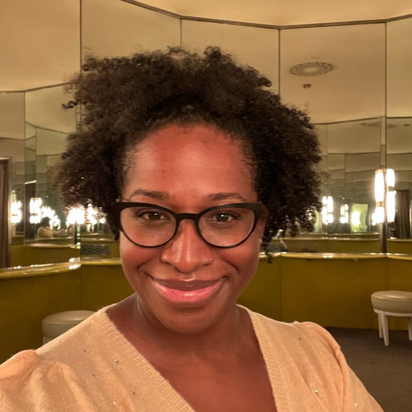 Meet your Posher, Natalie - Picture 1 of 3